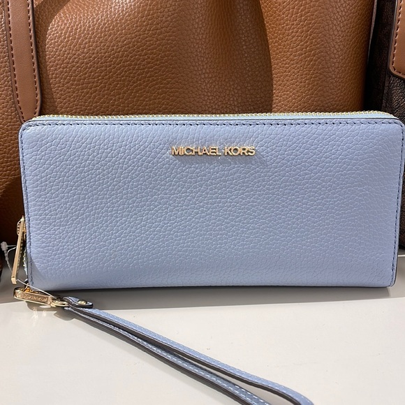 Michael Kors Jet Set Travel Large Travel CONTINENTAL
Pale Blue - Picture 1 of 16